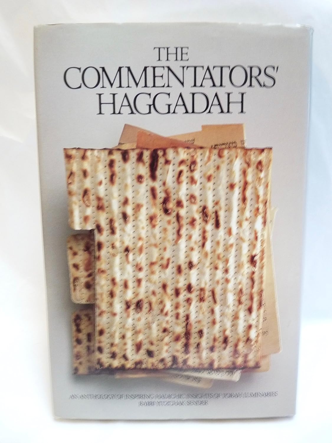 The commentators' Haggadah : An Anthology of inspiring Halachic Insights of Torah Luminaries (English and Hebrew Edition) 
